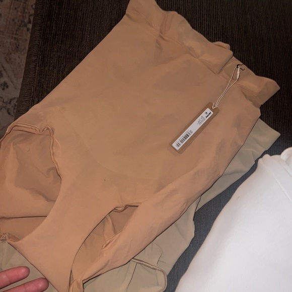 skims everyday sculpt high waisted brief ochre - Picture 6 of 7